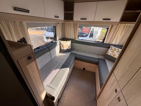 Auto-Trail F72 27