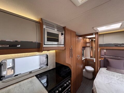 Auto-Trail Tracker EB 21