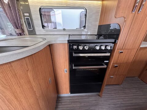 Auto-Trail Tracker EB 25