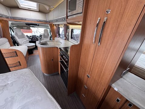 Auto-Trail Tracker EB 44