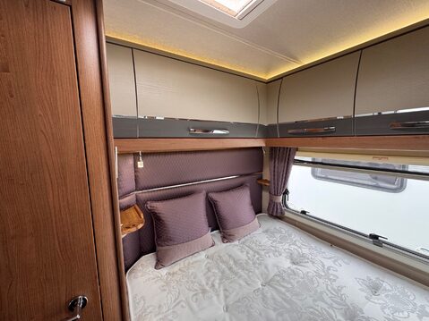 Auto-Trail Tracker EB 33