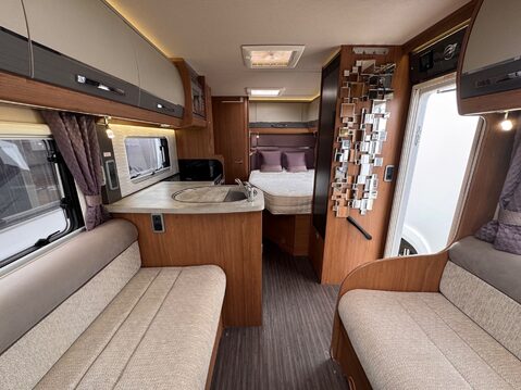 Auto-Trail Tracker EB 13