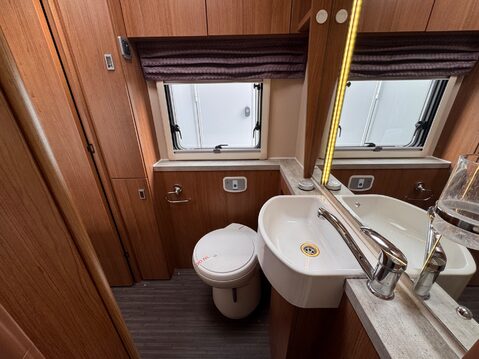 Auto-Trail Tracker EB 40