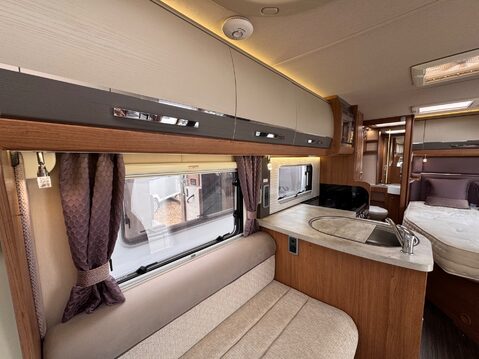 Auto-Trail Tracker EB 12