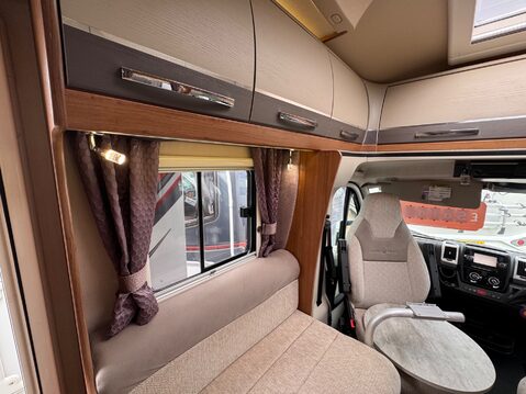 Auto-Trail Tracker EB 48