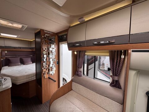Auto-Trail Tracker EB 18