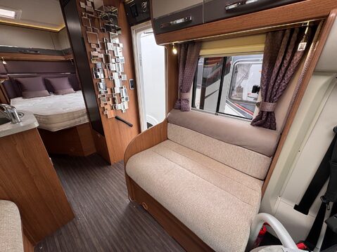 Auto-Trail Tracker EB 16