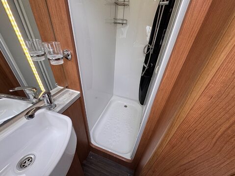 Auto-Trail Tracker EB 36