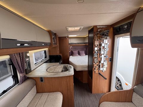 Auto-Trail Tracker EB 19