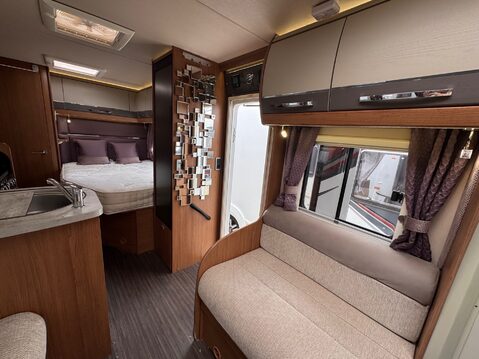 Auto-Trail Tracker EB 17