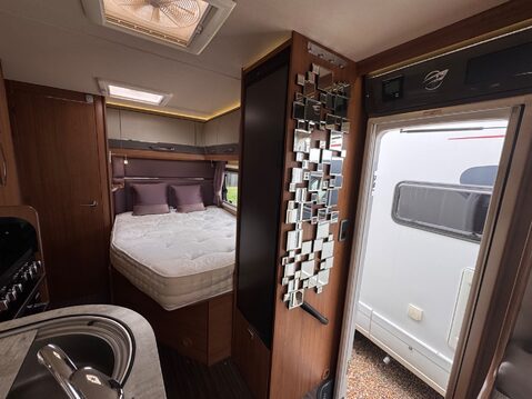 Auto-Trail Tracker EB 28