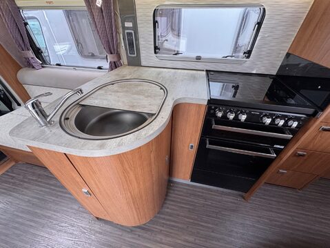 Auto-Trail Tracker EB 24