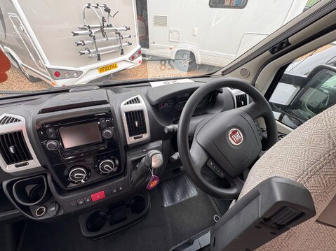 Auto-Trail Tracker EB 52