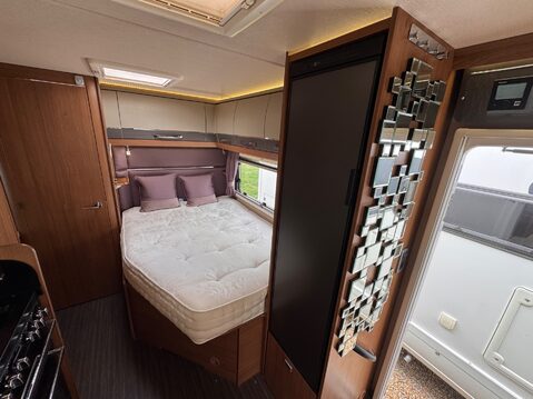 Auto-Trail Tracker EB 29