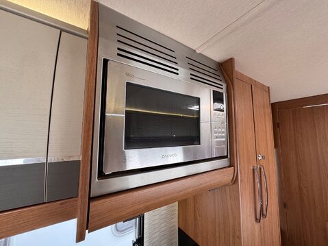Auto-Trail Tracker EB 27