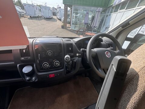 Swift Escape 664 37