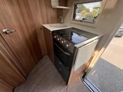 Swift Escape 604 17