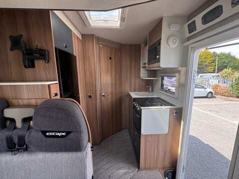 Swift Escape 604 14