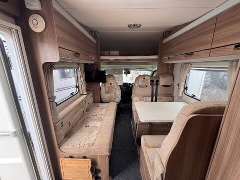 Swift Lifestyle 696 28