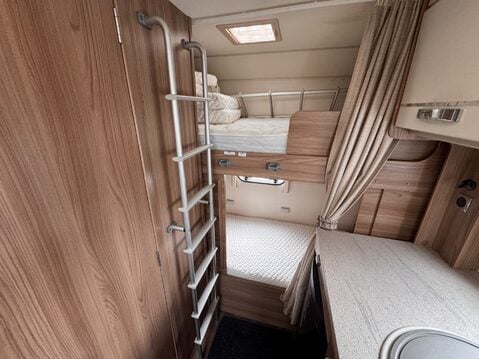 Swift Lifestyle 696 23