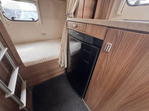 Swift Lifestyle 696 22