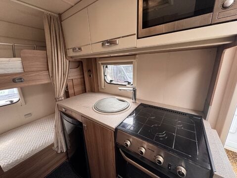 Swift Lifestyle 696 18
