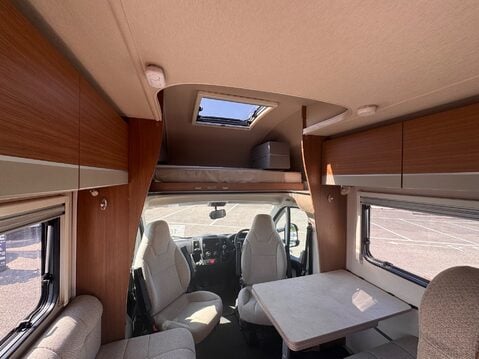 Auto-Trail Tribute T-715 39