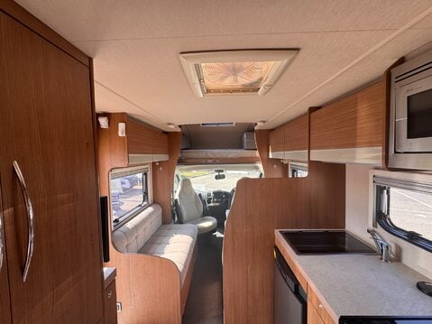 Auto-Trail Tribute T-715 33