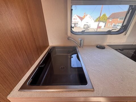 Auto-Trail Tribute T-715 18