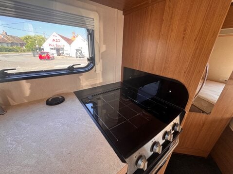 Auto-Trail Tribute T-715 19