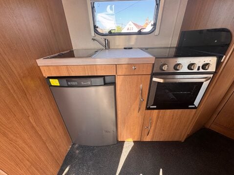 Auto-Trail Tribute T-715 15