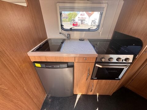 Auto-Trail Tribute T-715 14