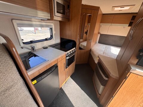 Auto-Trail Tribute T-715 13