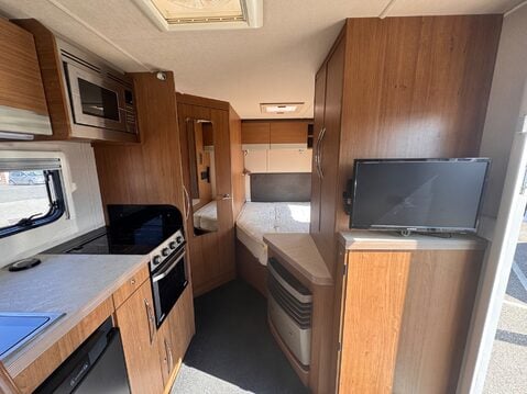 Auto-Trail Tribute T-715 12