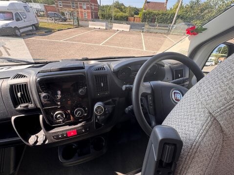 Auto-Trail Tribute T-715 44