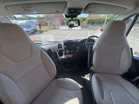 Auto-Trail Tribute T-715 42