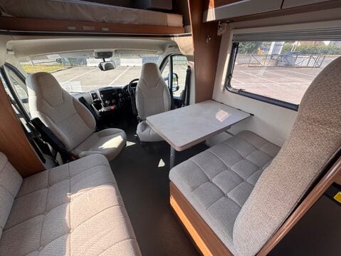 Auto-Trail Tribute T-715 37