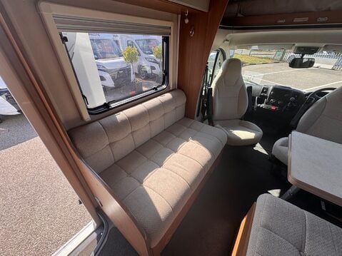 Auto-Trail Tribute T-715 36
