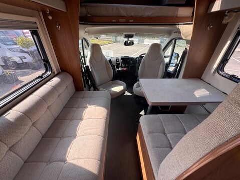 Auto-Trail Tribute T-715 35