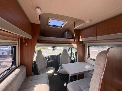 Auto-Trail Tribute T-715 38