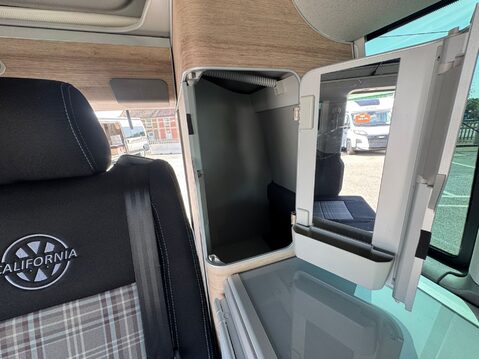 Volkswagen California Coast 26