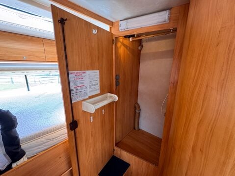 Adria Izola S687 SPG 25