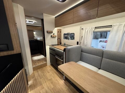 Pilote P740FGJ Evidence 2026 MODEL SHOW VAN - SHOW PRICE THIS WEEK ONLY 6