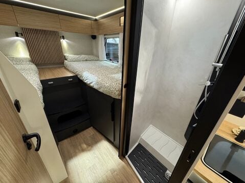 Pilote P740FGJ Evidence 2026 MODEL SHOW VAN - SHOW PRICE THIS WEEK ONLY 7