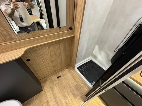 Pilote P690D Evidence 2026 MODEL - SHOW PRICE THIS WEEK ONLY 8