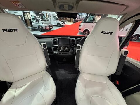 Pilote P690D Evidence 2026 MODEL - SHOW PRICE THIS WEEK ONLY 11