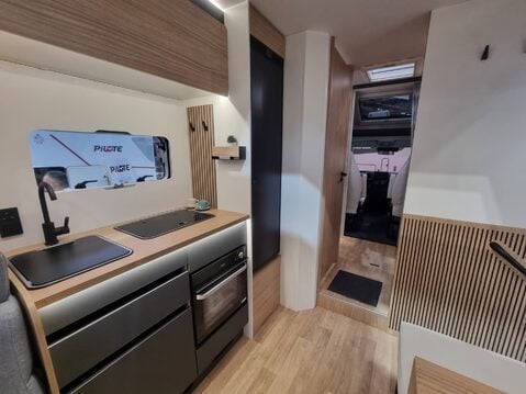 Pilote P720U Evidence 2026 MODEL - SHOW PRICE THIS WEEK ONLY 7