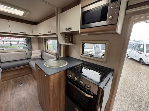 Swift Escape 674 18