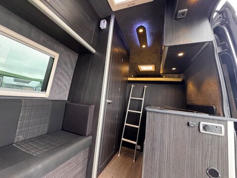 Mercedes-Benz Sprinter 21