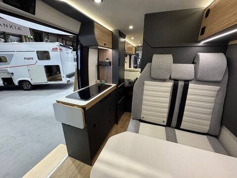 Pilote V630J Evidence 2026 MODEL - SHOW PRICE THIS WEEK ONLY 8